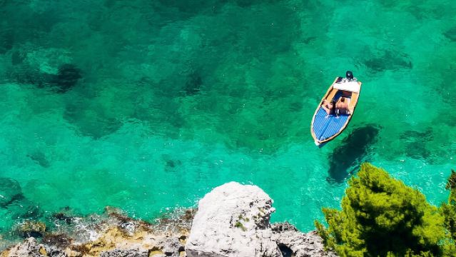 Desde Isquia: Tour a Capri por mar