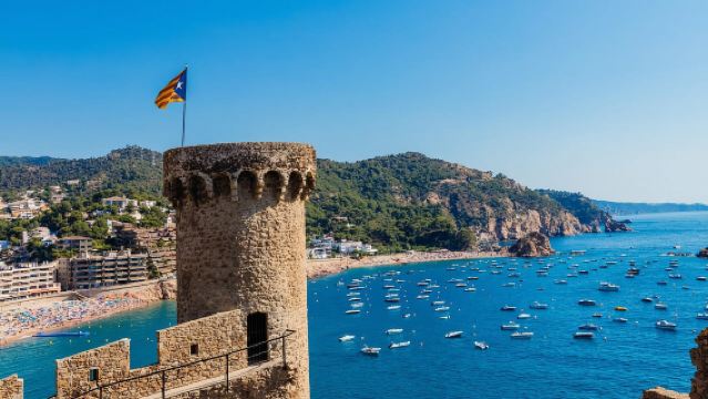 Private Tour Girona & Tossa de Mar from Barcelona