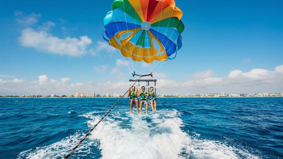 Palma Bay: esperienza di parasailing
