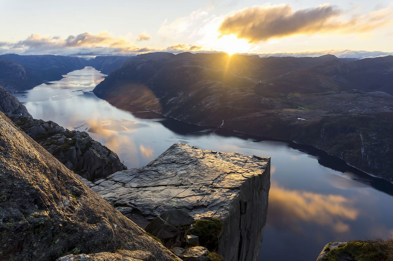 Stavanger: Preikestolen (Pulpit Rock) Hike with Local Guide