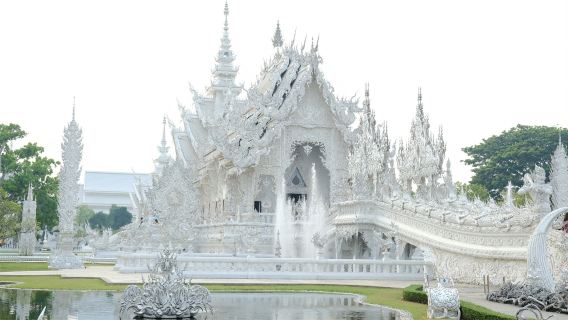 Excursion d'une journée aux temples noir, blanc et bleu de Chiang Rai (visite privée et Voiture avec chauffeur)