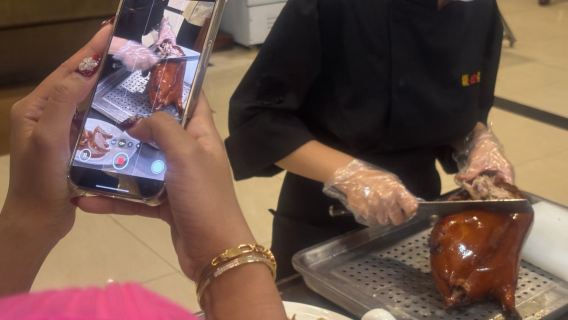 Eatwith-BeijingExplore different ways of tasting Peking Duck in a 600-year-old time-honored brand