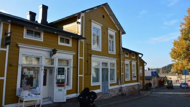 10-hour private charter 1-day tour to Porvoo's Red Shore Houses, Haikko Manor, and Literary Park