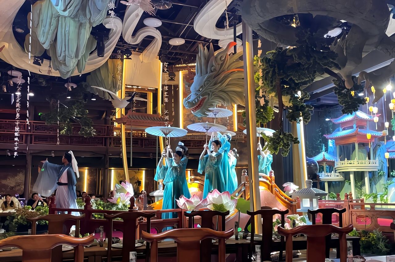 Taizhou Xuyan · Immersives Palastbankett der alten Tang-Dynastie (traditionelle Musik- und Tanzvorführung + königliches Festmahl für Augen und Gaumen + optionales antikes Kostüm-/Schminkerlebnis)