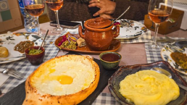 Private Tbilisi Food Tour: 9 Tastings Walk in Bohemian District