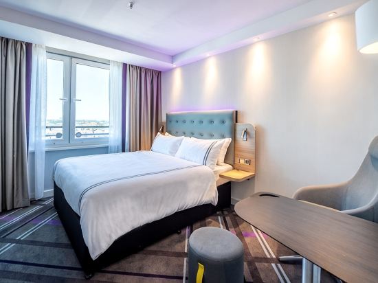 Premier Inn K - Tap to explore photos