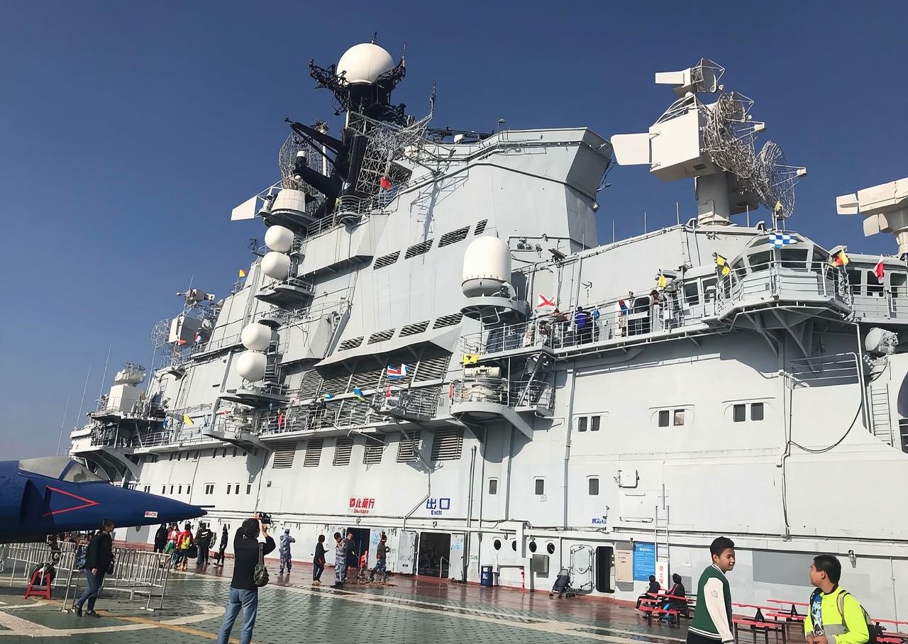 [Tour privato con prenotazione] Tour di un giorno al Parco a tema della portaerei Tianjin TEDA + Museo Nazionale del Mare