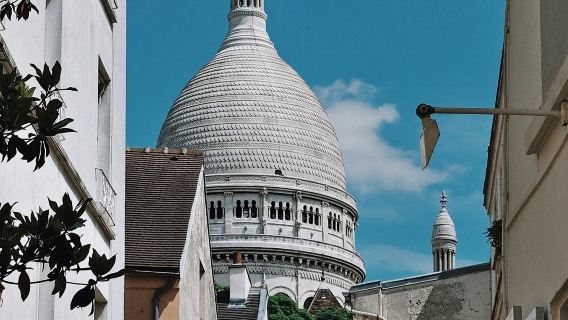 Montmartre: Semi-Private Guided Walking Tour