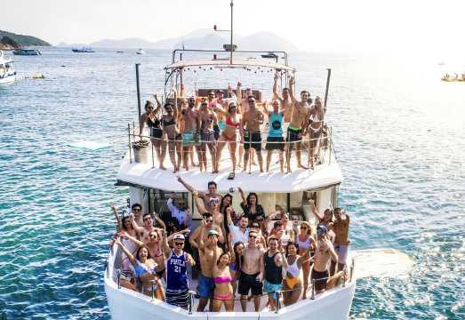 [Hong Kong Yacht Charter] 70ft Luxury Party Yacht Rental (Capacity: 20-40 people) Multi-route Cruise with [KTV + White Wine + Champagne] Perfect...