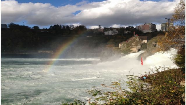 Lawatan sehari ke Schaffhausen, Air Terjun Rhine dan lukisan dinding Stein dengan pengangkutan hotel dari Zurich
