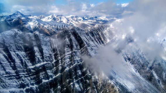 Canmore: 25-Minute Three Sisters Helicopter Tour