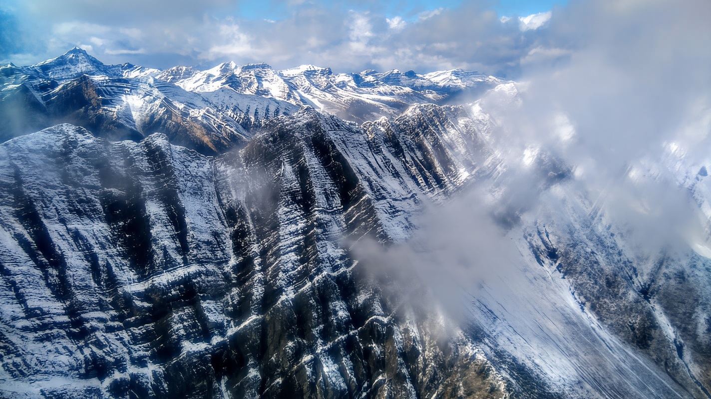 Canmore: 25-Minute Three Sisters Helicopter Tour