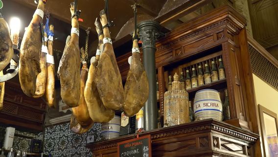 Siviglia: tour a piedi tra tapas, taverne e storia