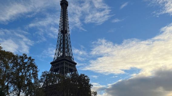 Paris: Tur Berpemandu ke Puncak Menara Eiffel atau Lantai Dua