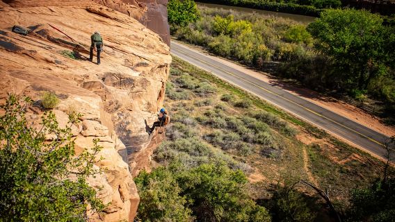 Moab: Bow and Arrow Canyon Canyoneering Excursion