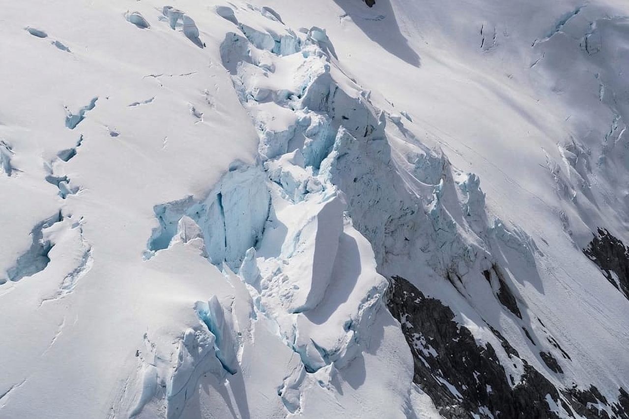 クイーンズタウン氷河ヘリコプターツアー|50分間のブルーアイスジャーニー