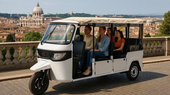 Roma: Tuk Tuk elettrico (notturno) con servizi fotografici
