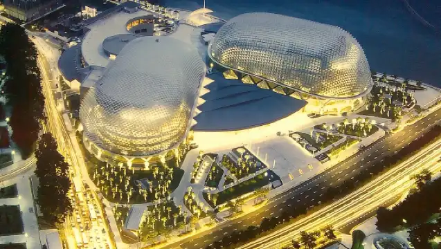 健行新加坡中心地帶，享用經典新加坡餐