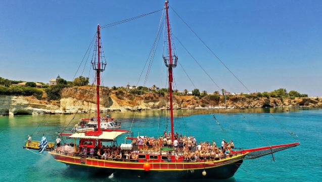 Zonsondergang cruise in St. George Bay vanaf de haven van Hersonissos