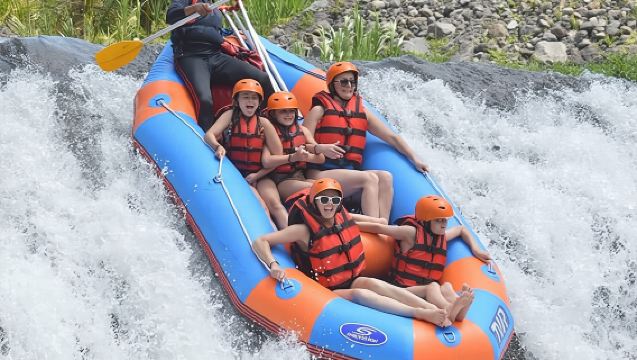 Wildwasser-Rafting-Abenteuer auf dem Telaga-Waja-Fluss in Bali