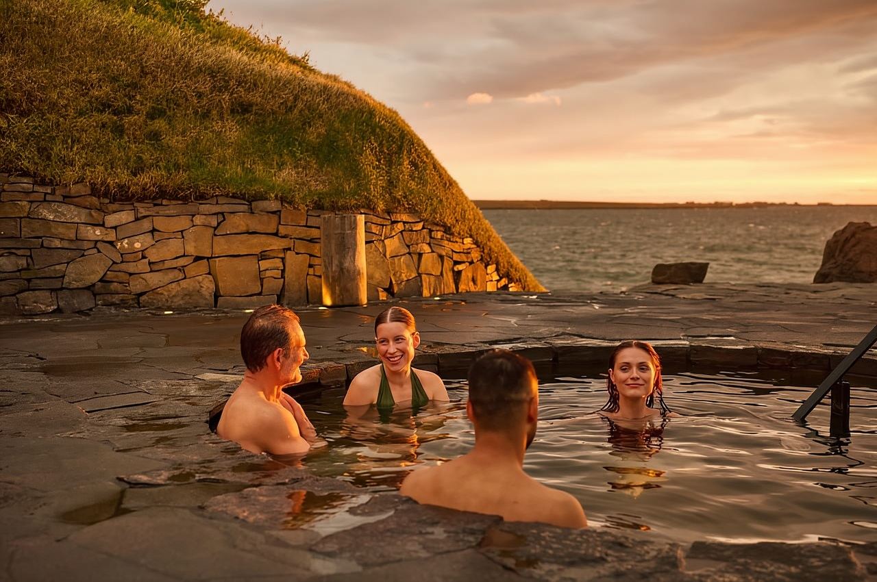 Reykjavik: Golden Circle Tour and Sky Lagoon Entry Ticket