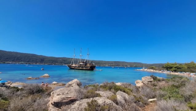 Day Trip from Thessaloniki: Blue Lagoon Cruise & Diaporos Island