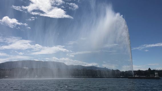 Crociera turistica sul Lago Lemano con vino e aperitivo