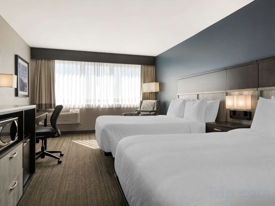 Best Western Plus Chocolate Lake Hotel Room Type - Queen Room with Two Queen Beds