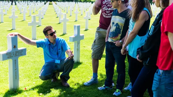 Excursion d'une journée en petit groupe sur le Débarquement en Normandie avec Omaha Beach, le cimetière et une dégustation de cidre