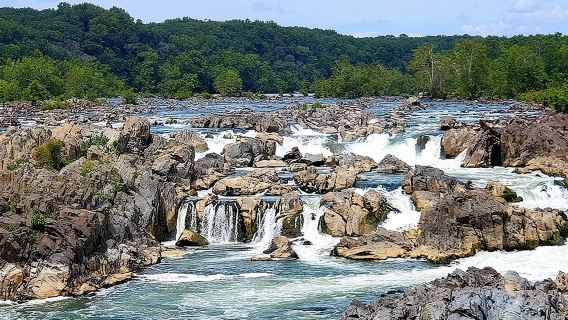 ทัวร์เดินป่าชมน้ำตกแบบมีไกด์นำทางด้วยตนเองผ่านอุทยานแห่งชาติเกรทฟอลส์
