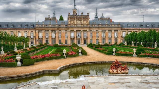 法國巴黎+ 凡爾賽宮+馬爾利勒魯瓦小鎮一日遊