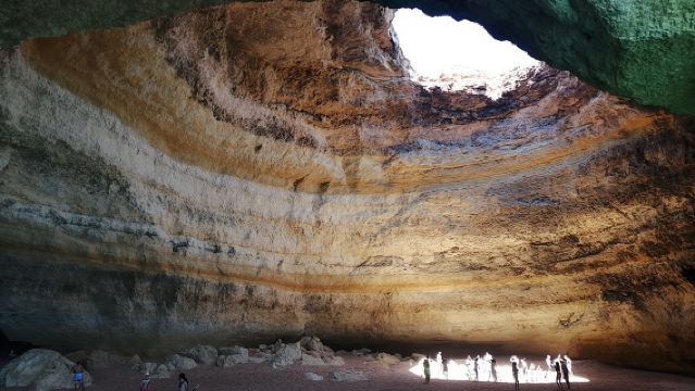 เช่าเรือยอชท์ส่วนตัวเต็มวันจากลากอส พร้อมเครื่องดื่ม ทาปาส กระดานแพดเดิลบอร์ด และเรือคายัค