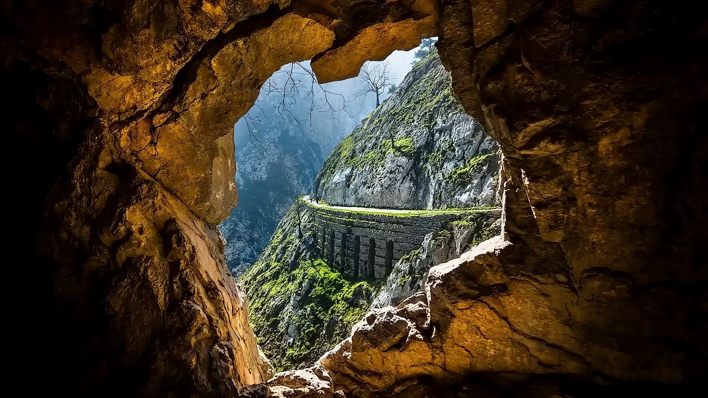 Take a one-day tour of Wulong's Three Natural Bridges from Chongqing and explore the epic filming location of "Transformers 4"!