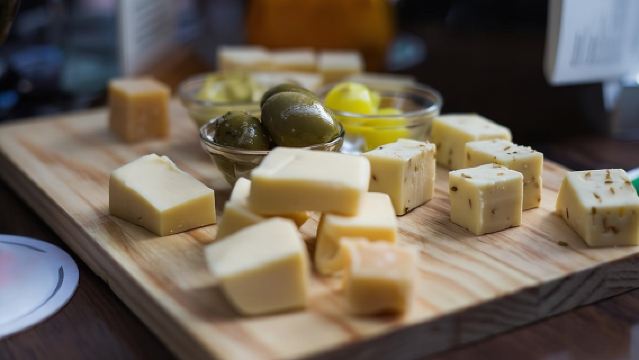 Dari Parma: Lawatan Ladang Parmigiano Reggiano & Pencicipan dengan Pemindahan