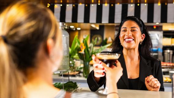 Surfers Paradise: Sightseeing-Bootsfahrt mit Abendessen und Buffet