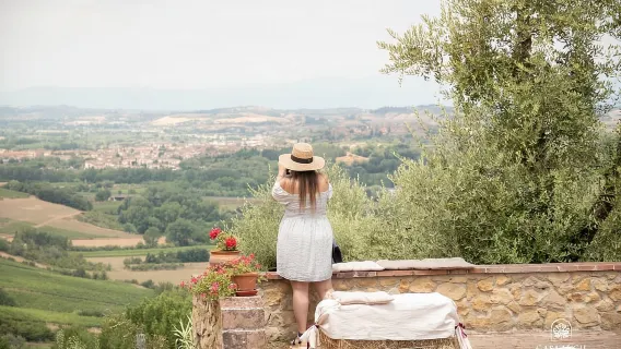 San Gimignano: Thưởng thức rượu vang và ẩm thực tại một nhà máy rượu vang gia đình