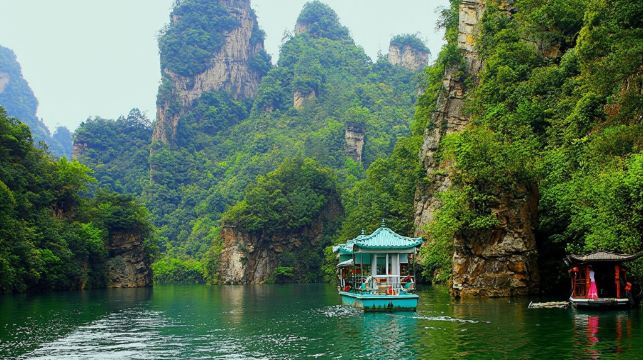 張家界大峽谷玻璃橋 寶峰湖(含遊船） 私人導覽一日遊