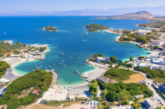 Blue Eye, Pantai Ksamil, dan Gjirokastra - Dari Tirana/Durrës/Golem