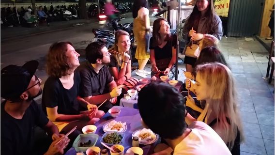Tour gastronómico y nocturno de Hanoi