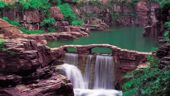 Excursión de un día a la montaña Yuntai en Jiaozuo [Grupo pequeño independiente de 1-6 personas con vehículo y guía exclusivos]