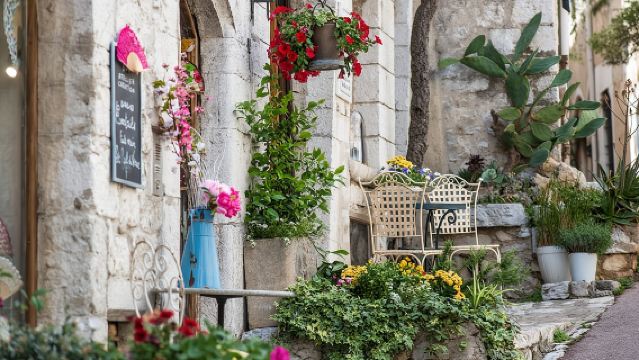 ทัวร์แบบกลุ่มเล็กเต็มวันจากนีซไปยังคานส์ อ็องตีบ และเซนต์พอลเดอเวนซ์