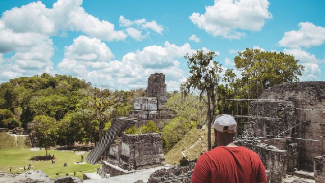 Ganztägige geführte Tour zum Nationalpark Tikal ab Flores