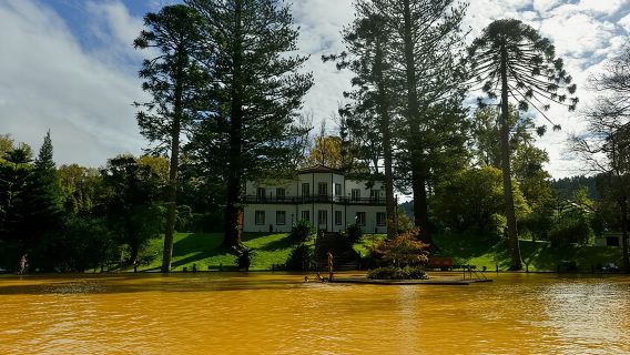Adventure in the Furnas, with volcanoes, lagoons and tea plantations