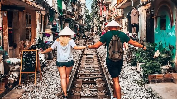 Recorrido a pie por la comida callejera de Hanoi y visita a la estación de tren