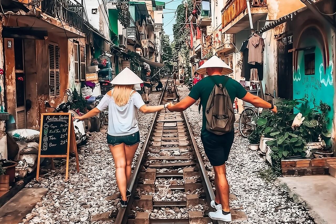 Passeggiata tra i ristoranti di strada di Hanoi e visita alla strada del treno