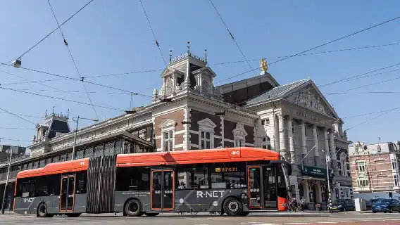 อัมสเตอร์ดัม: ตั๋วรถบัสเที่ยวเดียวจากท่าอากาศยานสคิปโฮลอัมสเตอร์ดัมสู่ใจกลางเมืองอัมสเตอร์ดัม [หลายจุดลง/ซื้อได้ทันที/สะดวกรวดเร็ว]