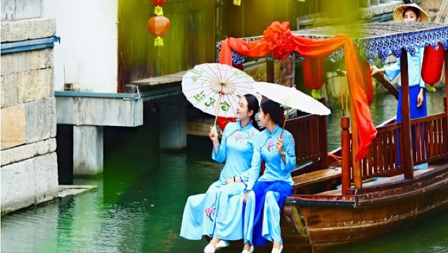 Beijing W Town 1-day tour - Enjoy a special lunch / Optional night tour of the Great Wall & light show