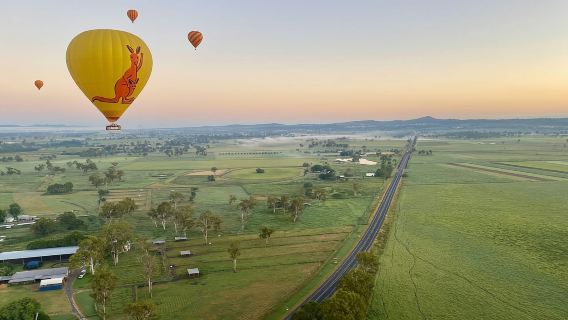 Cairns: Hot Air Balloon Flight with Transfers