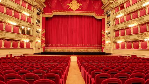 Откройте для себя легендарную сцену и потрясающее фойе театра «Ла Скала»