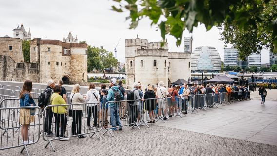 Londres: Ceremonia de inauguración de la Torre VIP, Joyas de la Corona y crucero